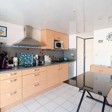Pavillon T2 Mezzanine Climatise Avec Piscine Et Parking, Proche - 6 Pers - Fr-1-409-216 Villa