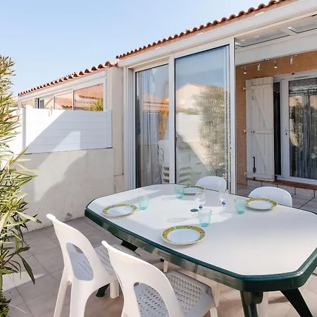Villa Pavillon T2 Mezzanine Climatise Avec Piscine Et Parking, Proche - 6 Pers - Fr-1-409-216